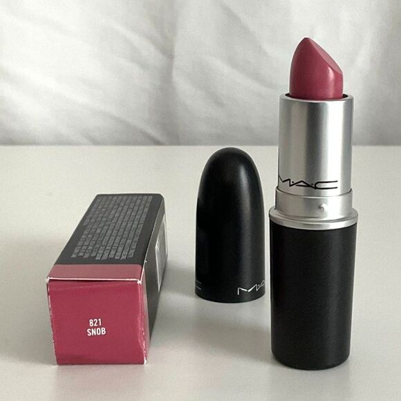 MAC - Satin Lipstick in Shade SNOB - DISCONTINUED & RARE! Brand New! - Picture 3 of 4